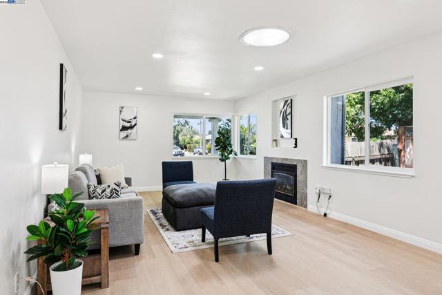 36302 Frobisher Dr, Fremont CA: https://media.crmls.org/mediaz/13c3056b-8301-4acc-aca0-1f8bb8100012.jpg