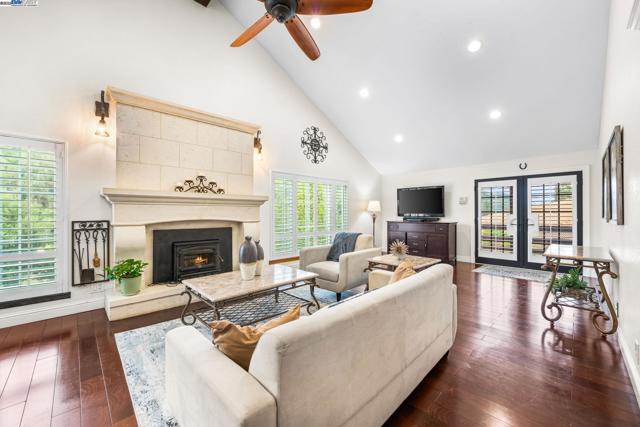 26928 Palomares Rd, Castro Valley CA: https://media.crmls.org/mediaz/13c3403b-5ef7-48c8-a3f3-3a6ad7b25102.jpg