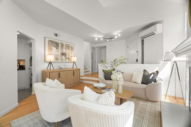 462 Mountain Laurel Court, Mountain View CA: https://media.crmls.org/mediaz/13c3ddf4-fdda-4550-81f5-8a4ffab1ddd0.jpg