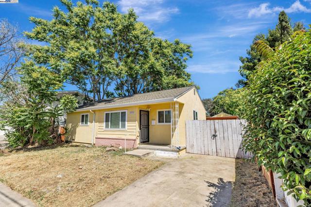 2056 Elm St, Livermore CA: https://media.crmls.org/mediaz/13c3df0f-7b33-4b88-8af3-7e9f67dea452.jpg