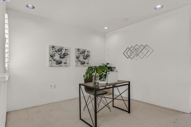 131 Diapian Bay, Alameda CA: https://media.crmls.org/mediaz/13c41722-b9fa-444c-9dd7-541d65dc684c.jpg