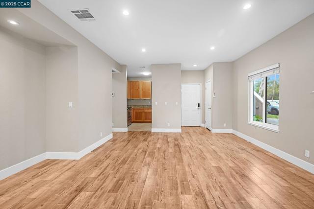 273 S Overlook Dr, San Ramon CA: https://media.crmls.org/mediaz/13c466db-e73d-4e2b-9387-b6bcb9364d26.jpg