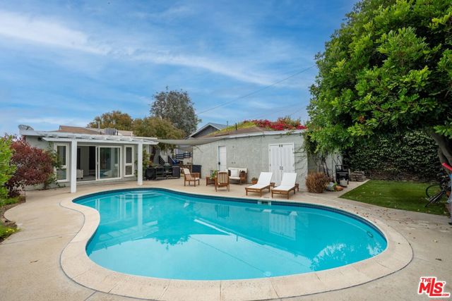 6460 W 84th Street, Los Angeles CA: https://media.crmls.org/mediaz/13c49280-3cf0-441c-9854-76a51a93042e.jpg