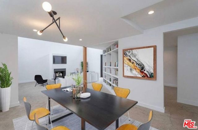 519 1/2 San Juan Avenue, Venice CA: https://media.crmls.org/mediaz/13c4a748-6b8a-4521-9ef6-e4602465943c.jpg