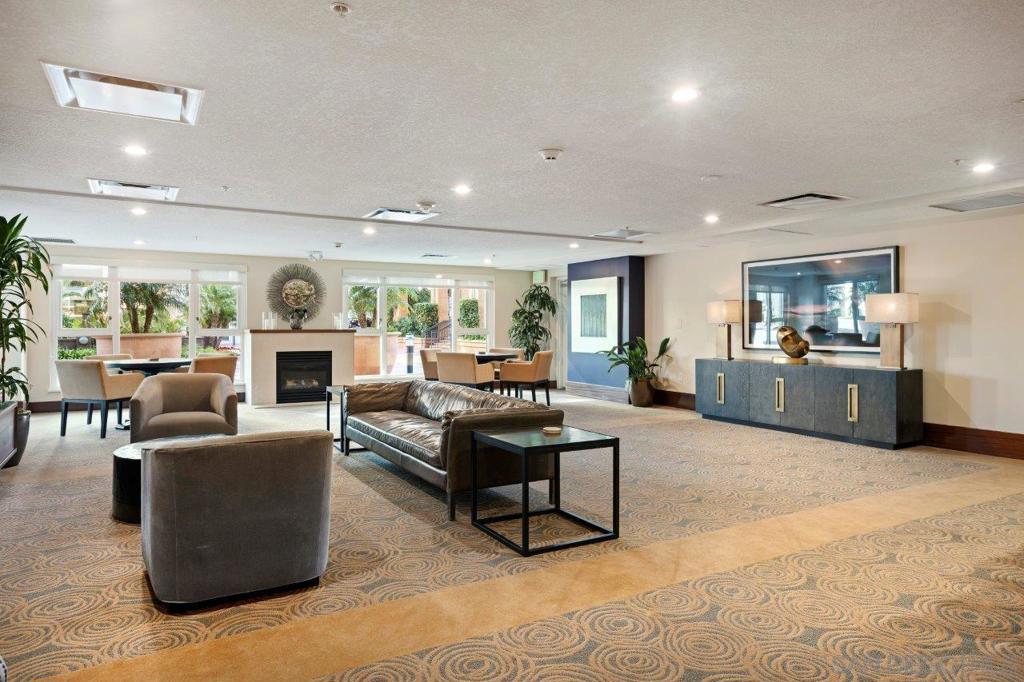 https://media.crmls.org/mediaz/13c4aa05-0c49-4326-8948-e821f762f42c.jpg?preset=X-Large