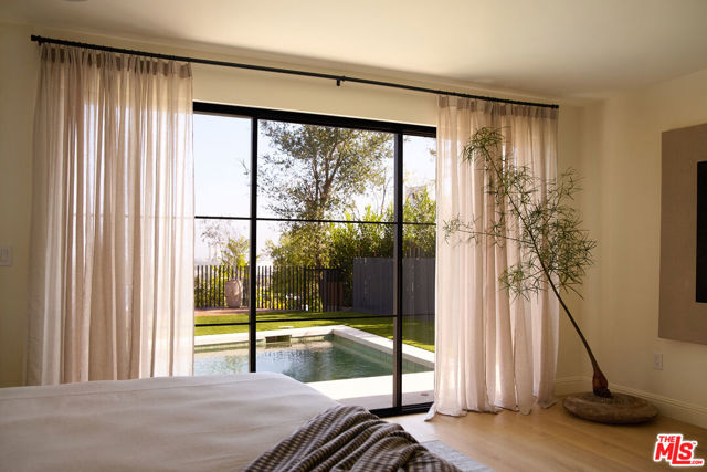 3620 Wrightwood Drive, Studio City CA: https://media.crmls.org/mediaz/13c5502c-b884-4056-87a5-25514c34f3e4.jpg