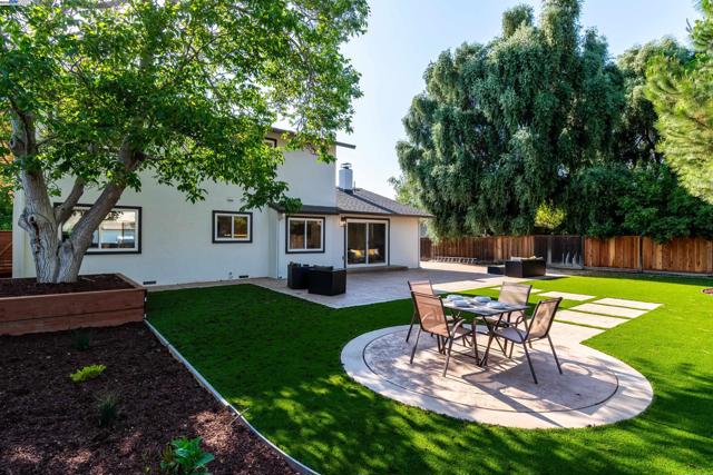 1984 Brooktree Way, Pleasanton CA: https://media.crmls.org/mediaz/13c56872-eb03-423d-aeab-1de725d84316.jpg