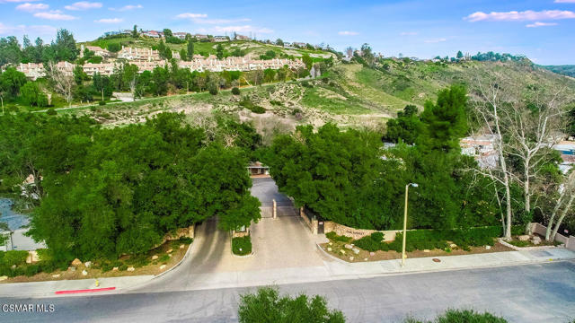 90 Sherwood Drive, Westlake Village CA: https://media.crmls.org/mediaz/13c589b7-99f7-401d-9f85-007ed64aa157.jpg