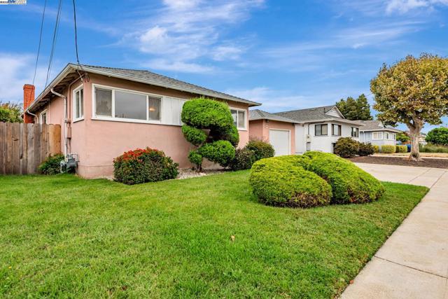 1315 Mersey Ave, San Leandro CA: https://media.crmls.org/mediaz/13c5d7f9-1c2f-4a18-819b-49ebaeeed044.jpg