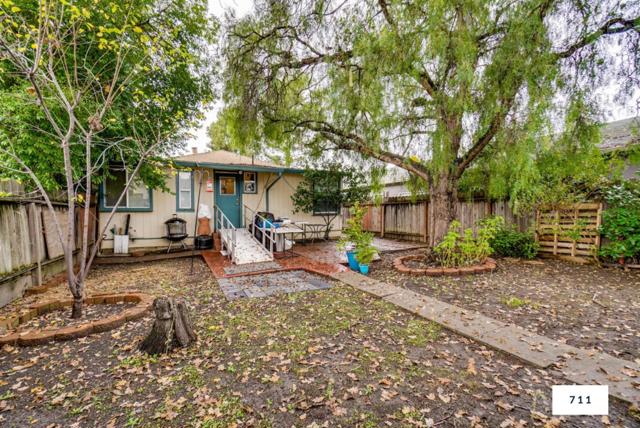 711 Roosevelt Avenue, Redwood City CA: https://media.crmls.org/mediaz/13c5ec2a-f5ac-46de-9afa-99ca62b5e699.jpg