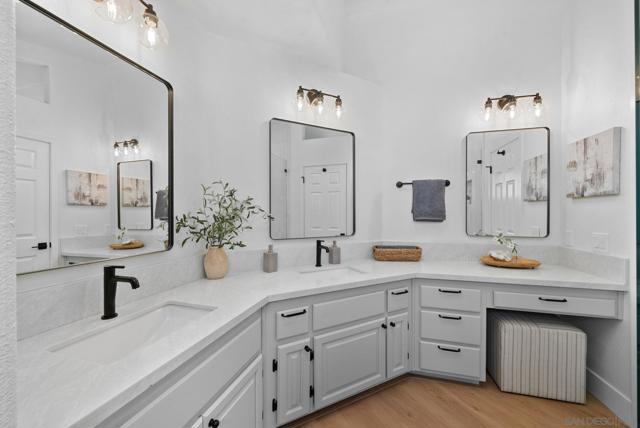 4979 Poseidon Way, Oceanside CA: https://media.crmls.org/mediaz/13c64135-eef1-4ace-878f-e7a7330b5b28.jpg