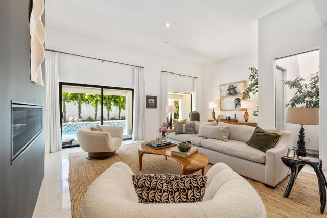75465 Montecito Drive, Indian Wells CA: https://media.crmls.org/mediaz/13c7478a-8246-4de5-9433-436a84ef6483.jpg