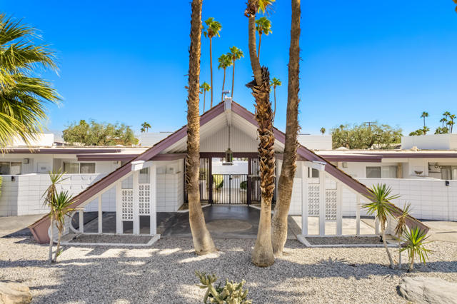 1943 E Tachevah Drive, Palm Springs CA: https://media.crmls.org/mediaz/13c766f2-2793-48f4-a21a-a60e89982fd2.jpg