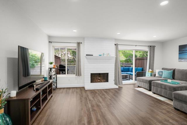 9779 Caminito Doha, San Diego CA: https://media.crmls.org/mediaz/13c77167-cd18-4ecd-bd80-db03ab3a84e3.jpg