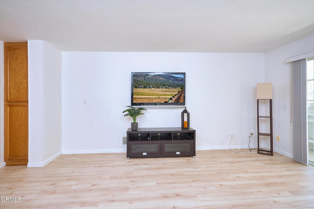 Detail Gallery Image 8 of 59 For 2713 Antonio Dr #110,  Camarillo,  CA 93010 - 2 Beds | 2 Baths