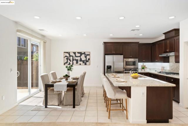 112 Willowrun Way, Oakley CA: https://media.crmls.org/mediaz/13c85356-7679-46a3-9843-daa4e5e8a575.jpg