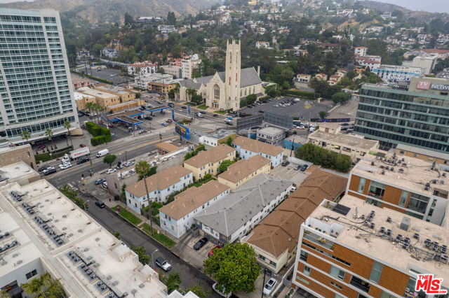 6773 Yucca Street, Los Angeles CA: https://media.crmls.org/mediaz/13c89b05-dae4-473e-bd9a-888132271859.jpg