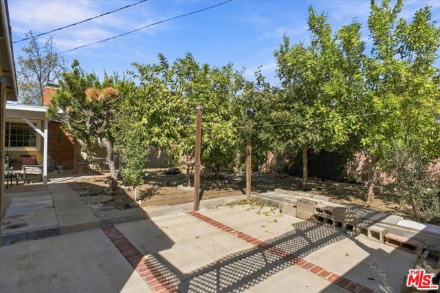23214 Vanowen Street photo 19