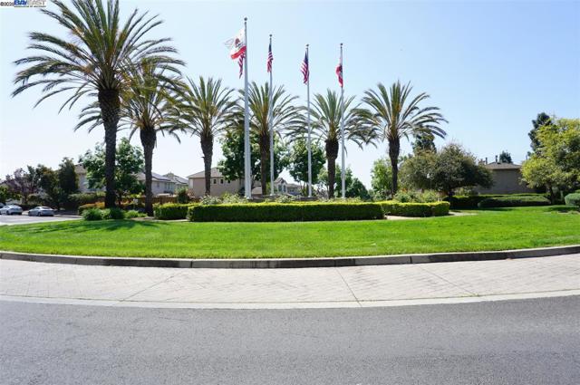 30278 Willowbrook Rd, Hayward CA: https://media.crmls.org/mediaz/13c8fdad-01c9-4967-89f0-32f99bc03c0f.jpg