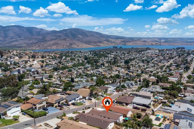 1210 Maria Ave, Spring Valley CA: https://media.crmls.org/mediaz/13c923c9-a5f4-4b7c-a919-53aff5eddd74.jpg