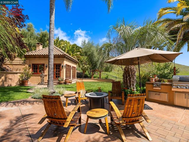 4640 Kingswood Dr, Danville CA: https://media.crmls.org/mediaz/13c940b8-fd7d-4ec6-86e5-c685734dcff5.jpg