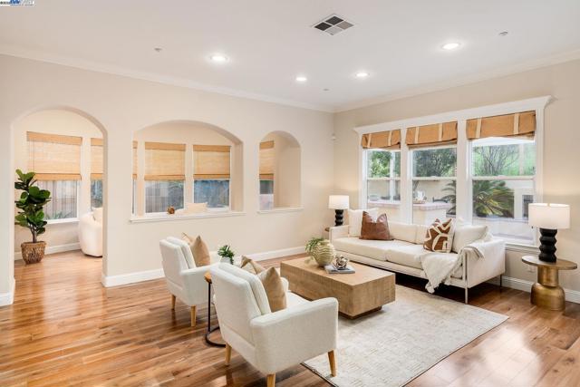 10828 Inspiration Cir, Dublin CA: https://media.crmls.org/mediaz/13ca2cc9-c125-43b3-b702-9dfdcd50df46.jpg