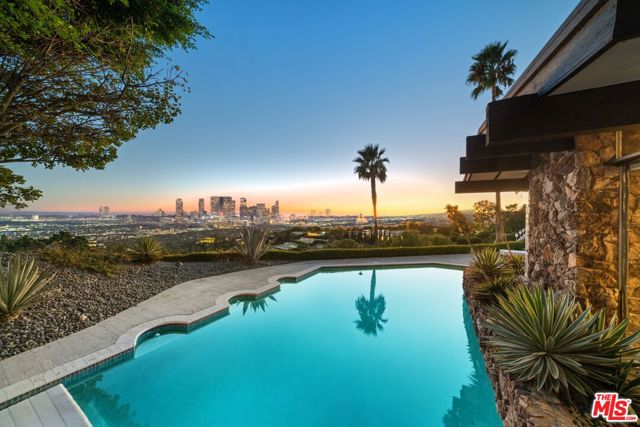 1760 Carla, Beverly Hills CA: https://media.crmls.org/mediaz/13ca85ff-bcc6-4fff-a1d8-1e066e40416a.jpg