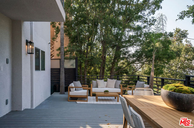 7209 Sunnydip Trail, Los Angeles CA: https://media.crmls.org/mediaz/13ca9ac7-9ca2-46dc-abfd-8800b04b11d8.jpg