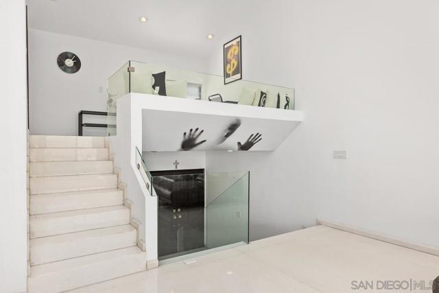 6423 Caminito Aronimink, La Jolla CA: https://media.crmls.org/mediaz/13caabf7-c840-4dca-ad2d-5669ccacca6a.jpg