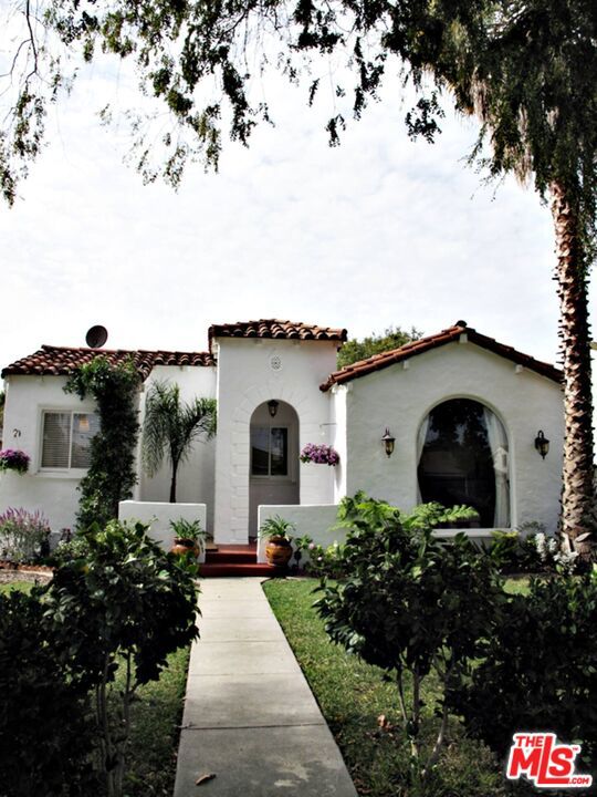 4125 Huron Avenue, Culver City CA: https://media.crmls.org/mediaz/13cab40b-8849-4c86-9326-0e1af9542347.jpg