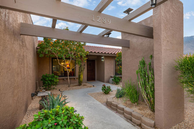 1289 E Caleta Way, Palm Springs CA: https://media.crmls.org/mediaz/13cb9b17-ad84-4883-8a95-7b7a6c7569f7.jpg