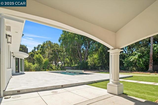 74 Middlefield Rd, Atherton CA: https://media.crmls.org/mediaz/13cbd14c-abd1-440e-8bb9-c61d365219b6.jpg