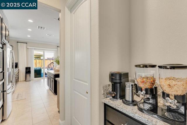 363 Fletcher Lane, Brentwood CA: https://media.crmls.org/mediaz/13cbfec5-45df-46ef-888d-cda3d54f8261.jpg