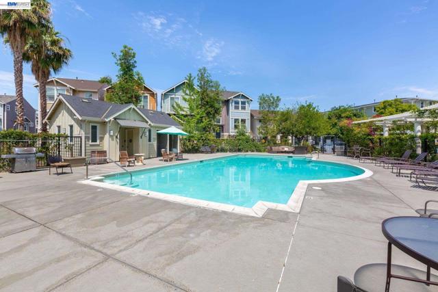 4463 Hyde Cmn, Fremont CA: https://media.crmls.org/mediaz/13ccb2c7-4594-46f1-8a57-399566083dc7.jpg