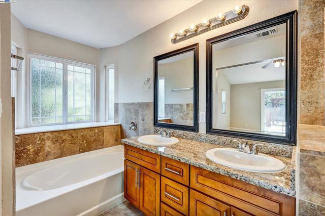 37659 Granville Dr, Fremont CA: https://media.crmls.org/mediaz/13cd1062-9e44-4544-a996-8cb1dad57c1e.jpg