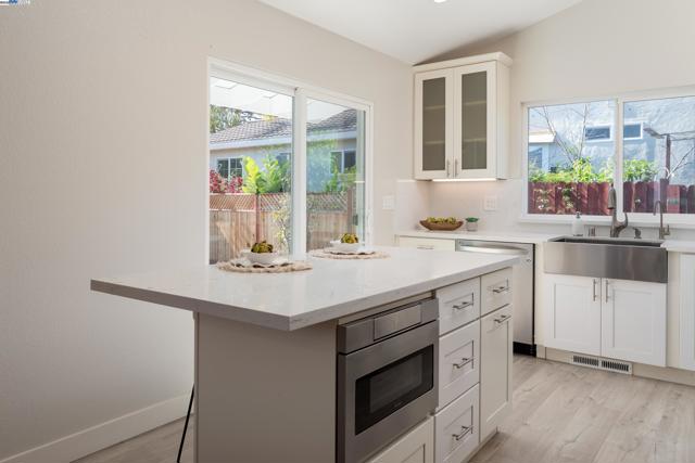 401 Emerson St, Fremont CA: https://media.crmls.org/mediaz/13ce47a6-9822-45dd-a1bf-e32dcc7a9c03.jpg