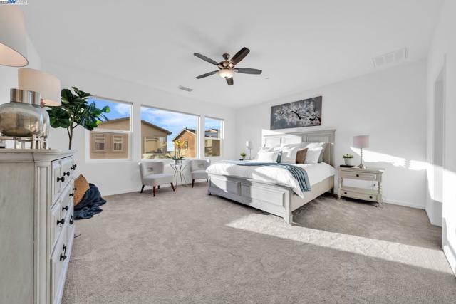 2305 Augusta Ave, Tracy CA: https://media.crmls.org/mediaz/13ceabb9-2dfc-47a0-932f-79dbf3132a3e.jpg
