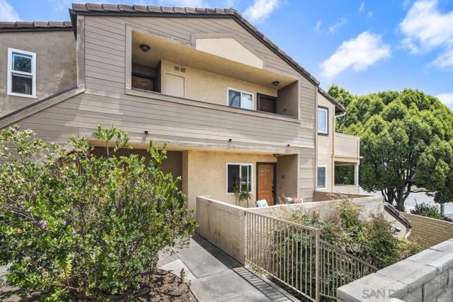 5037 Los Morros Way, Oceanside CA: https://media.crmls.org/mediaz/13cebaca-b62a-4e7a-98f6-ed814c64f284.jpg
