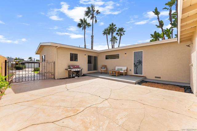 1154 Sapphire Street, San Diego CA: https://media.crmls.org/mediaz/13cedc26-877d-45c7-96db-8c282f05b568.jpg