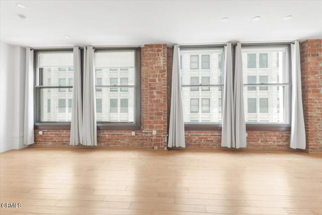 460 S Spring Street, Los Angeles CA: https://media.crmls.org/mediaz/13cefa42-3bf3-48b5-b173-be86f6beac50.jpg