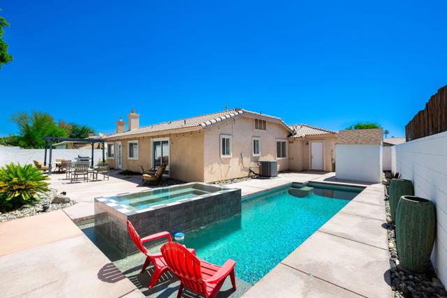 45405 Deerbrook Circle, La Quinta CA: https://media.crmls.org/mediaz/13cefc8b-eedd-451c-80ca-00a5c9b33ae2.jpg