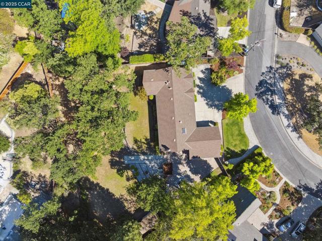 38 Oakdene Ct, Walnut Creek CA: https://media.crmls.org/mediaz/13cf61b9-ffc9-47ce-8f6e-9a6bbb5dcfb1.jpg
