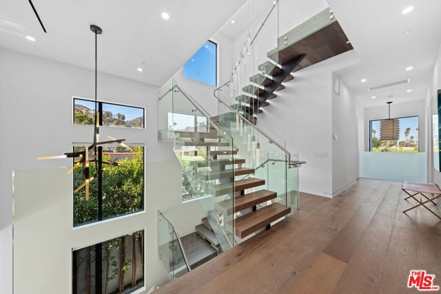 5 Bed Home for Sale in Los Angeles, California