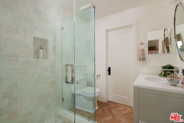 715 Circle Drive, Montecito CA: https://media.crmls.org/mediaz/13cfe45f-aa0b-406a-9fb0-7bd46b5aeaf8.jpg