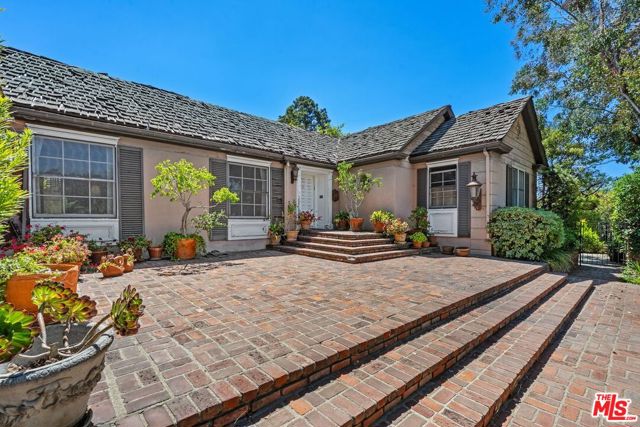 11450 Ayrshire Road, Los Angeles CA: https://media.crmls.org/mediaz/13d04560-e7ff-49d8-855a-ad0d092d4b4e.jpg