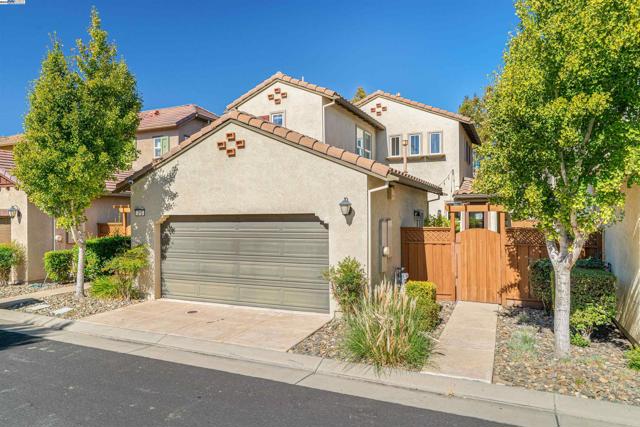 215 W Santa Cruz Way, Mountain House CA: https://media.crmls.org/mediaz/13d09033-791e-435a-b9a6-e9f2d32dba17.jpg