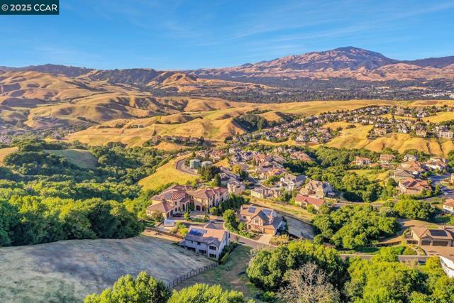 131 Wittenham Ct, San Ramon CA: https://media.crmls.org/mediaz/13d11500-fdc6-4754-97fa-4aa56e50d072.jpg