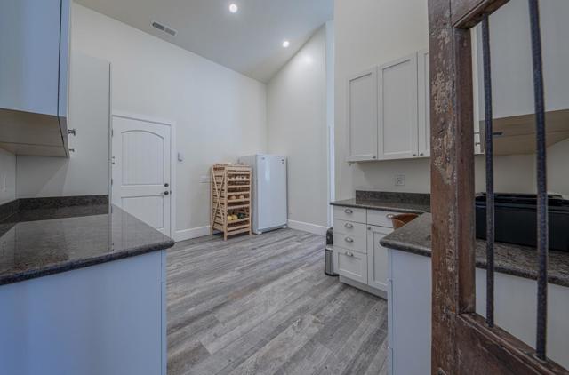 9247 Holly Hill Drive, Salinas CA: https://media.crmls.org/mediaz/13d18099-4607-40c1-b7ed-63b9410b8a56.jpg