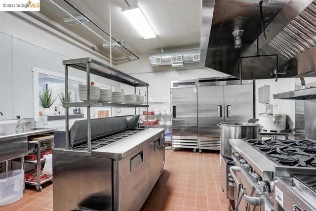 1616 International Boulevard, Oakland CA: https://media.crmls.org/mediaz/13d2a629-7760-4a2d-99fe-d4565a149631.jpg