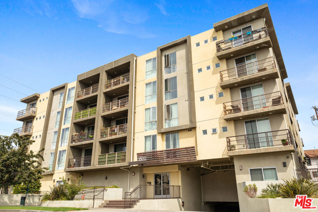 1600 S WESTGATE Avenue #001